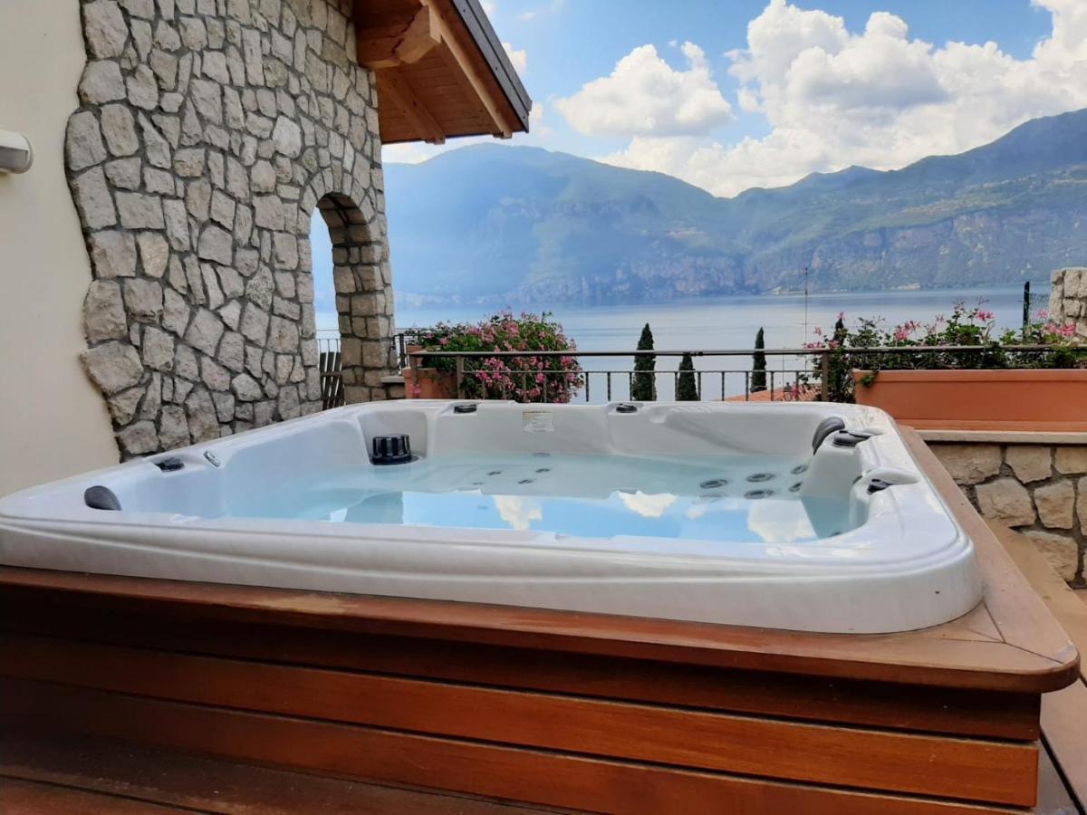 Deluxe Con Idromassaggio: Panorama Sul Di Garda Apartment *