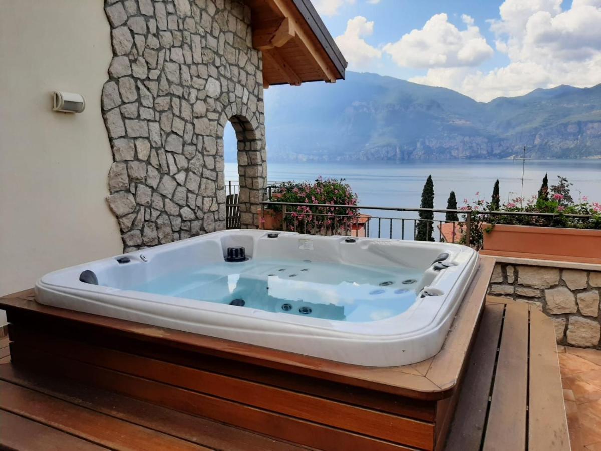 Apartment Deluxe Con Idromassaggio: Panorama Sul Di Garda Brenzone sul Garda