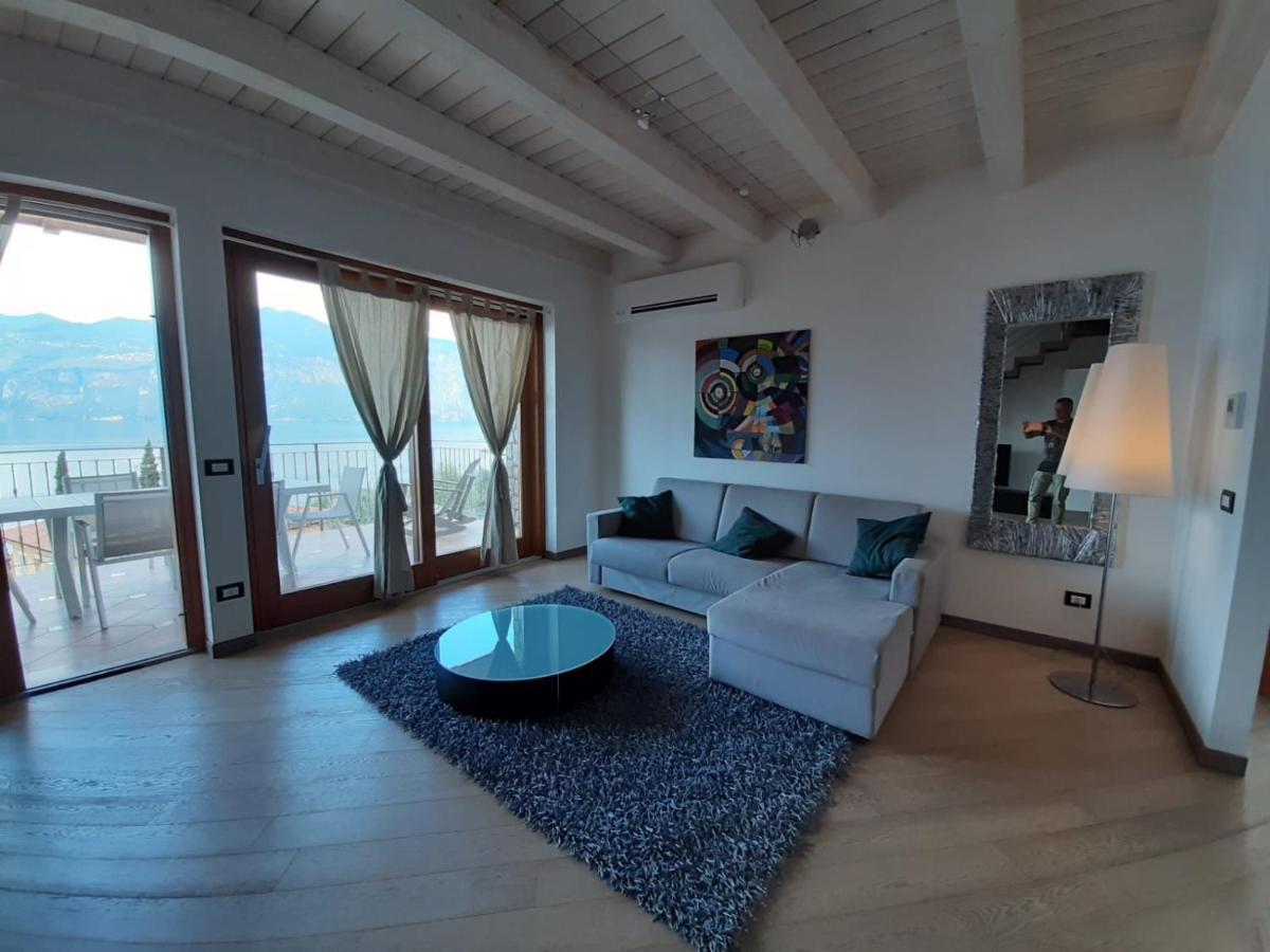 Deluxe Con Idromassaggio: Panorama Sul Di Garda Brenzone sul Garda