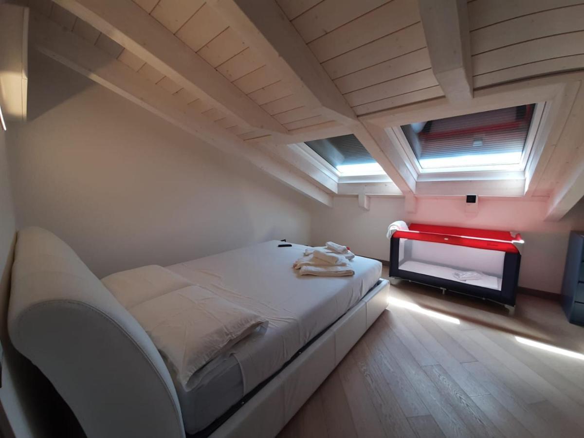 Deluxe Con Idromassaggio: Panorama Sul Di Garda Brenzone sul Garda