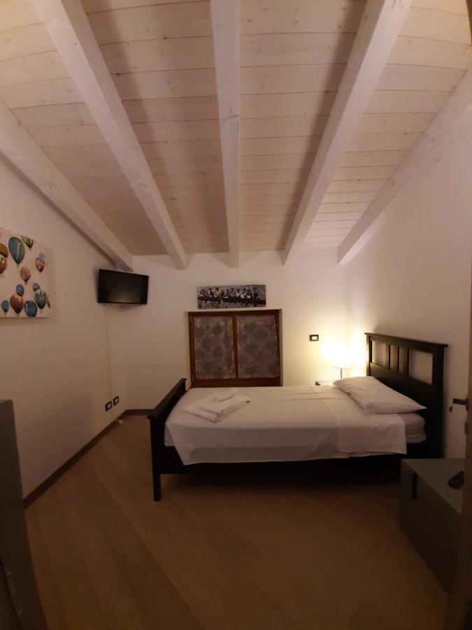 Deluxe Con Idromassaggio: Panorama Sul Di Garda Apartment *
