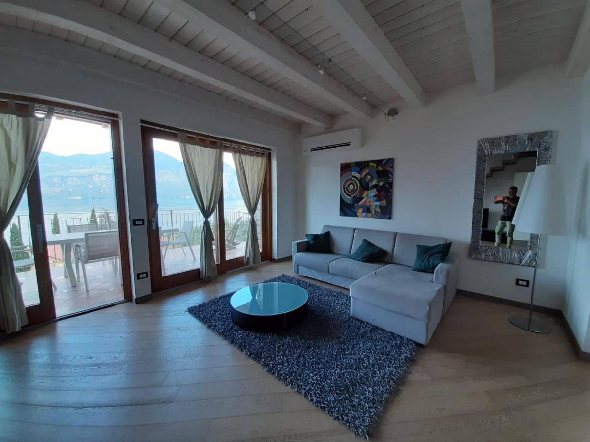 Deluxe Con Idromassaggio: Panorama Sul Di Garda Apartment