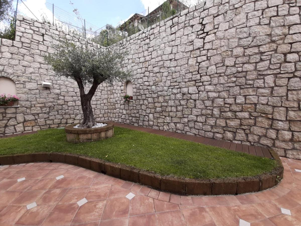 Deluxe Con Idromassaggio: Panorama Sul Di Garda Apartment *